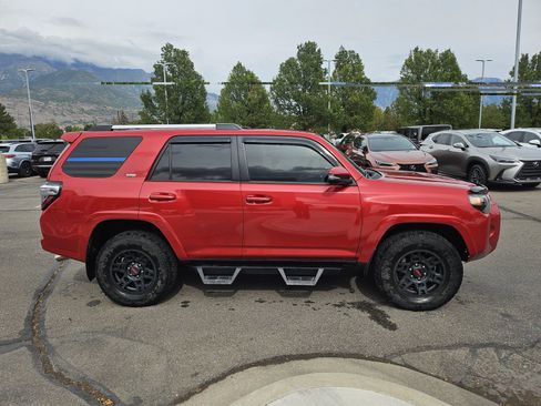 Used 2019 Toyota 4Runner SR5 Premium AWD/4WD image 4
