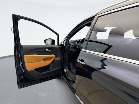 Used 2022 Chrysler Pacifica Pinnacle image 9