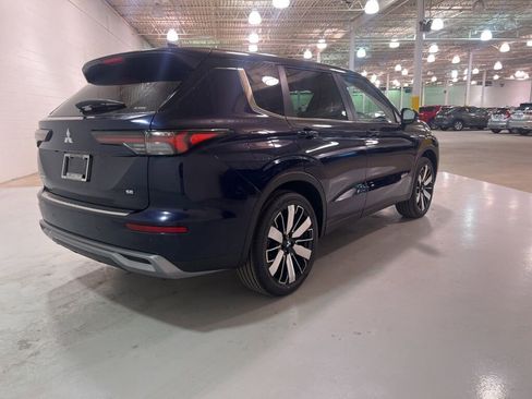 New 2025 Mitsubishi Outlander SE image 3