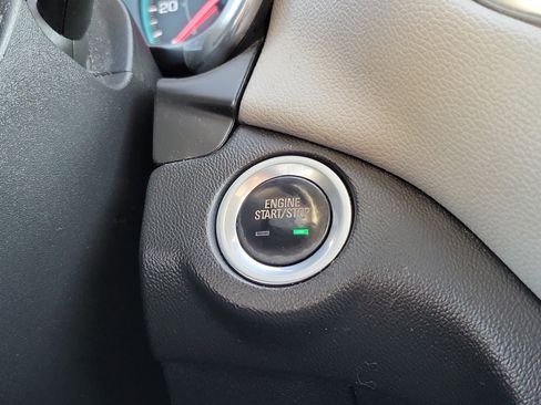 Used 2019 Chevrolet Equinox LS w/ LS Convenience Package image 26