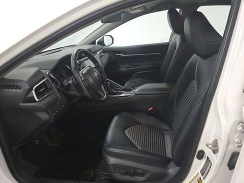 Used 2018 Toyota Camry SE FWD image 3