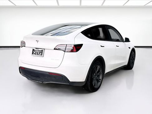 Used 2025 Tesla Model Y Long Range AWD/4WD image 4