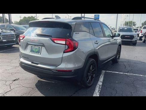 Used 2024 GMC Terrain SLE w/ Driver Convenience Package FWD image 8