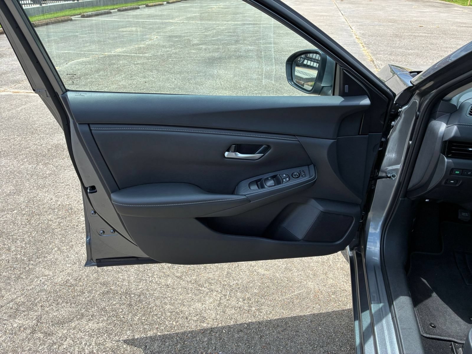 Used 2025 Nissan Sentra SV FWD image 18