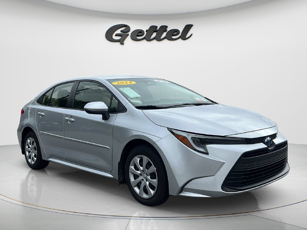 Used 2024 Toyota Corolla LE FWD image 3