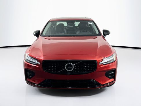 Used 2023 Volvo S60 B5 Core image 2