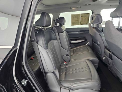 Used 2024 Kia EV9 Wind image 12