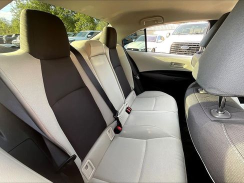 Used 2022 Toyota Corolla LE FWD image 19