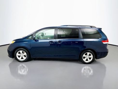 Used 2012 Toyota Sienna LE w/ Towing Pkg FWD image 4