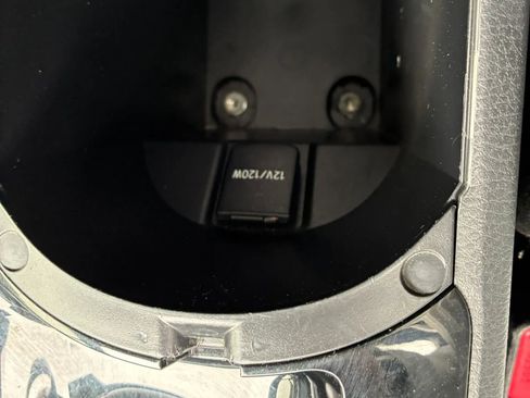 Used 2019 Toyota C-HR XLE FWD image 18