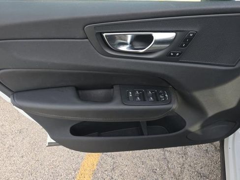 Certified 2025 Volvo XC60 B5 Plus image 9