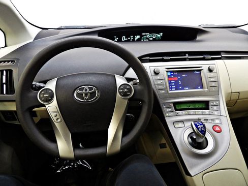 Used 2013 Toyota Prius Two image 16