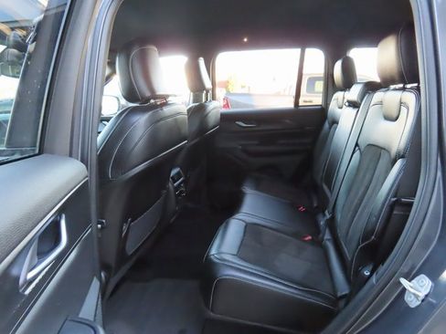 Used 2023 Jeep Grand Cherokee Altitude image 21