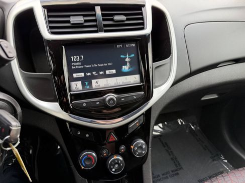 Used 2017 Chevrolet Sonic LT FWD image 30