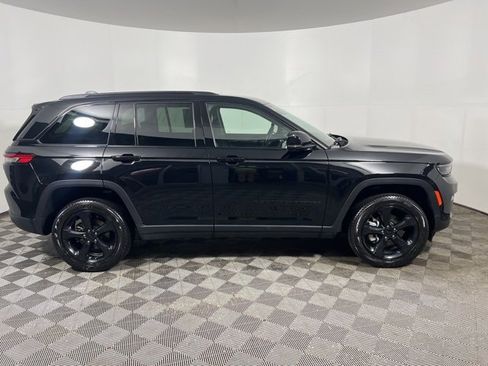 Certified 2023 Jeep Grand Cherokee Limited w/ Luxury Tech Group II image 10