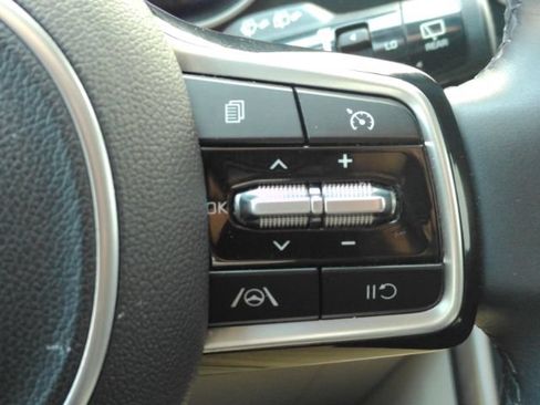 Used 2024 Kia Carnival LX FWD image 42