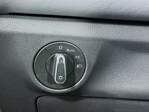 Used 2025 Volkswagen Jetta SE image 17