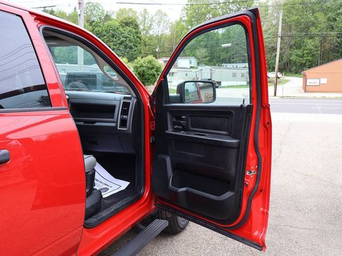 Used 2018 RAM 1500 Express AWD/4WD image 10