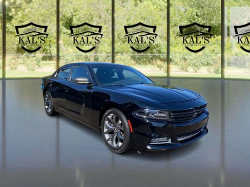 Used 2016 Dodge Charger SXT w/ Rallye Group image 3