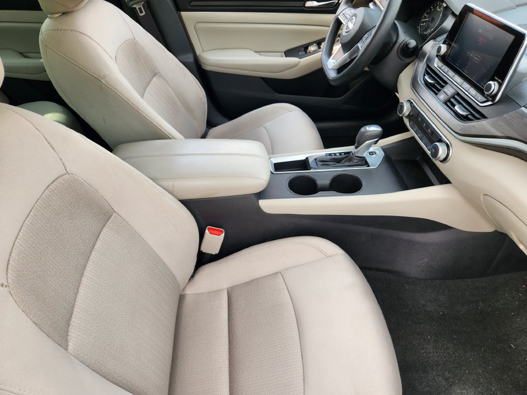 Used 2025 Nissan Altima 2.5 SV FWD image 14