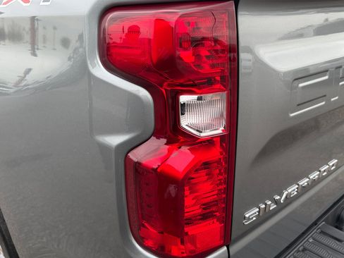 Used 2025 Chevrolet Silverado 1500 LT image 24