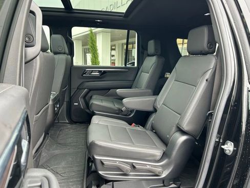 Used 2025 Chevrolet Suburban Z71 w/ Z71 Off-Road Package AWD/4WD image 25