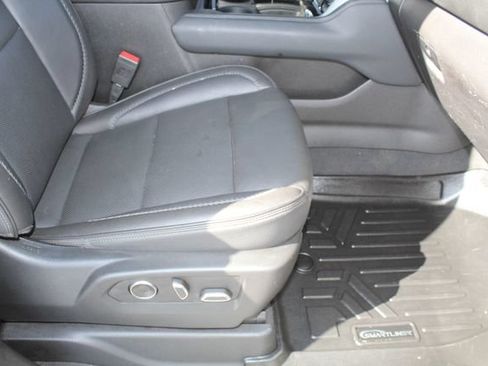 Used 2021 GMC Yukon Denali w/ Denali Premium Package AWD/4WD image 19