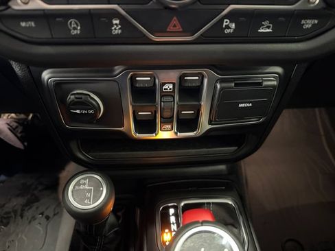 New 2026 Jeep Wrangler Unlimited Sahara AWD/4WD image 19