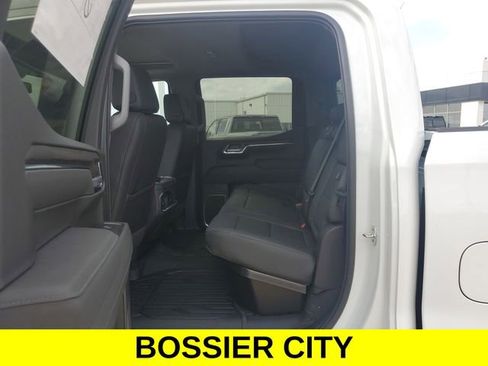 New 2026 GMC Sierra 1500 SLT image 9