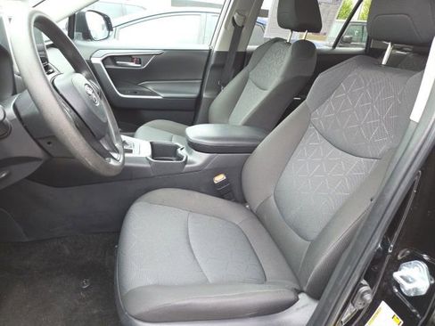Used 2025 Toyota RAV4 XLE AWD/4WD image 9