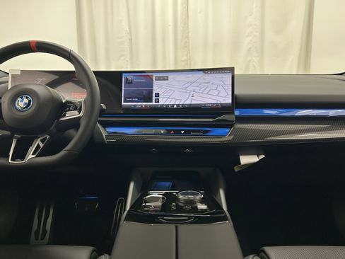 Used 2025 BMW i5 M60 w/ Premium Package image 9