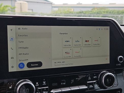 Used 2023 Toyota Highlander Limited FWD image 17