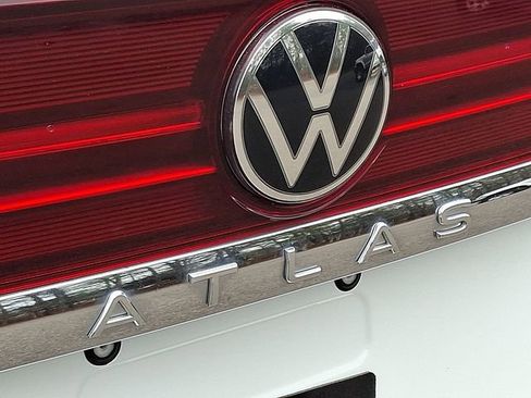 Used 2024 Volkswagen Atlas SE image 32