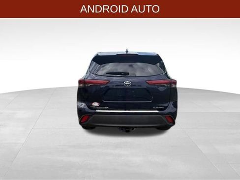 Used 2020 Toyota Highlander XLE AWD/4WD image 6