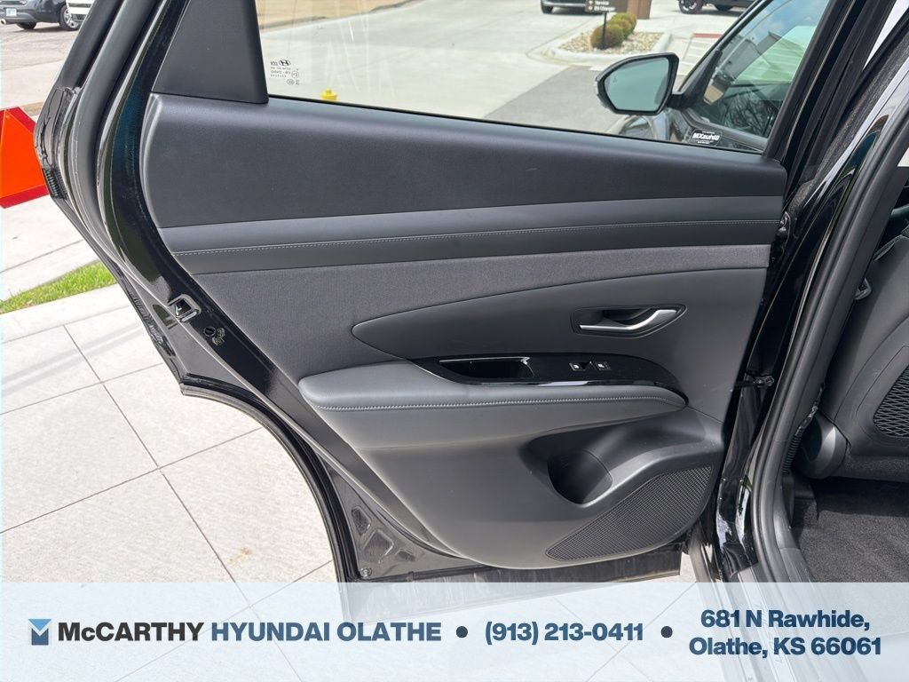 Used 2025 Hyundai Tucson Limited AWD/4WD image 26
