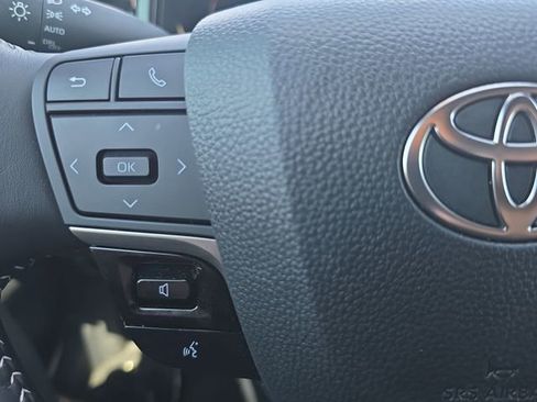 Used 2026 Toyota Camry SE w/ Convenience Package image 16