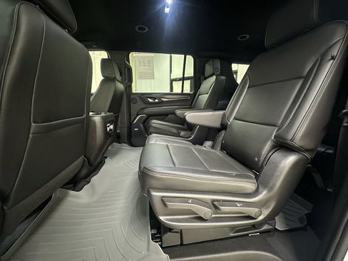 Used 2022 GMC Yukon XL Denali AWD/4WD image 14