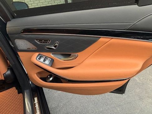 Used 2019 Mercedes-Benz S 560 Sedan w/ Premium Package image 35