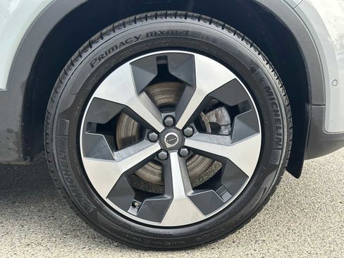 Certified 2025 Volvo XC40 B5 Plus AWD/4WD image 10