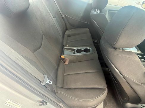 Used 2016 Hyundai Veloster FWD image 15