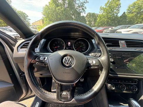 Used 2021 Volkswagen Tiguan SE R-Line AWD/4WD image 19