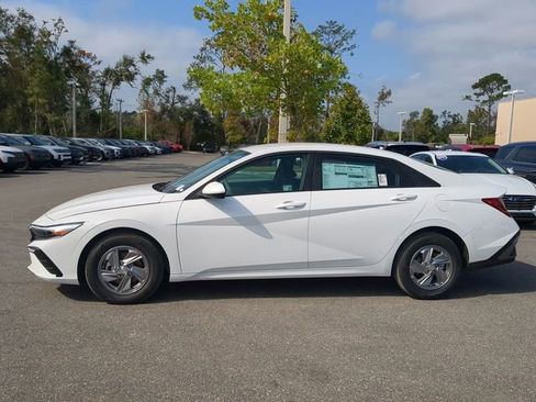 New 2026 Hyundai Elantra SE image 8