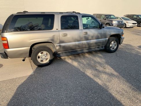 Used 2001 Chevrolet Suburban LT w/ LT Preferred Equipment Group AWD/4WD image 4