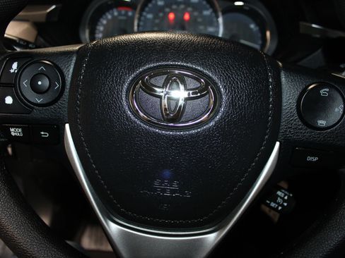 Used 2015 Toyota Corolla LE FWD image 19