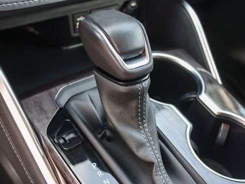 Used 2024 Toyota Highlander Platinum image 19