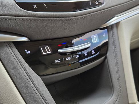 New 2026 Cadillac XT5 Premium Luxury w/ LPO, Floor Liner Package AWD/4WD image 21
