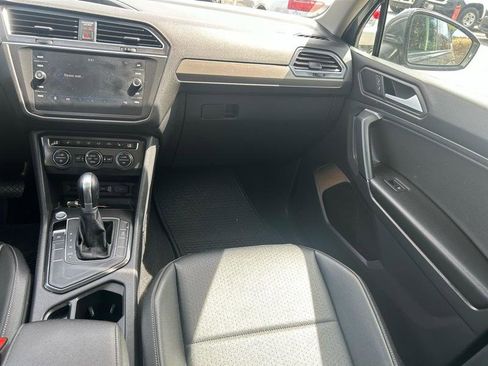Used 2019 Volkswagen Tiguan SE w/ Panoramic Sunroof Package image 13
