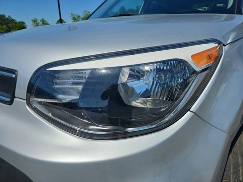 Used 2019 Kia Soul FWD image 30