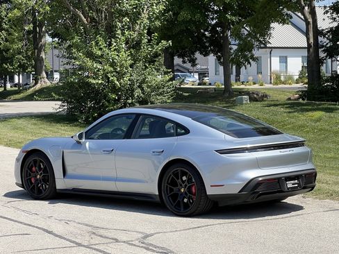 Certified 2022 Porsche Taycan GTS image 3