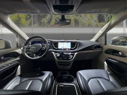 Used 2023 Chrysler Pacifica Touring-L w/ Uconnect Theater Family Group FWD image 25